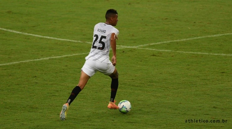 Richard vem se destacando em números - Foto: Site Oficial do Athletico/Divulgação.