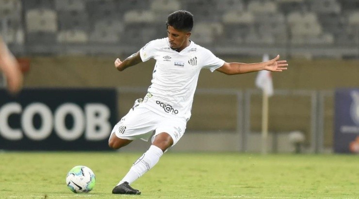 Ivonei deve pintar entre os titulares - Foto: Ivan Storti/Flickr Oficial do Santos/Divulgação. Ivonei deve pintar entre os titulares - Foto: Ivan Storti/Flickr Oficial do Santos/Divulgação.