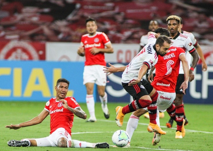 No primeiro turno, o duelo entre as equipes terminou empatado em 2 x 2. (Foto: Getty Images)