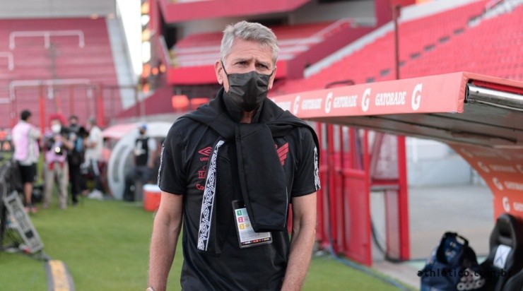 Autuori praticamente não utilizou Jorginho. Alegou que não o escalava por problemas técnicos -Foto: Divulgação Site Oficial Athletico ParanaenseFabio Wosniak