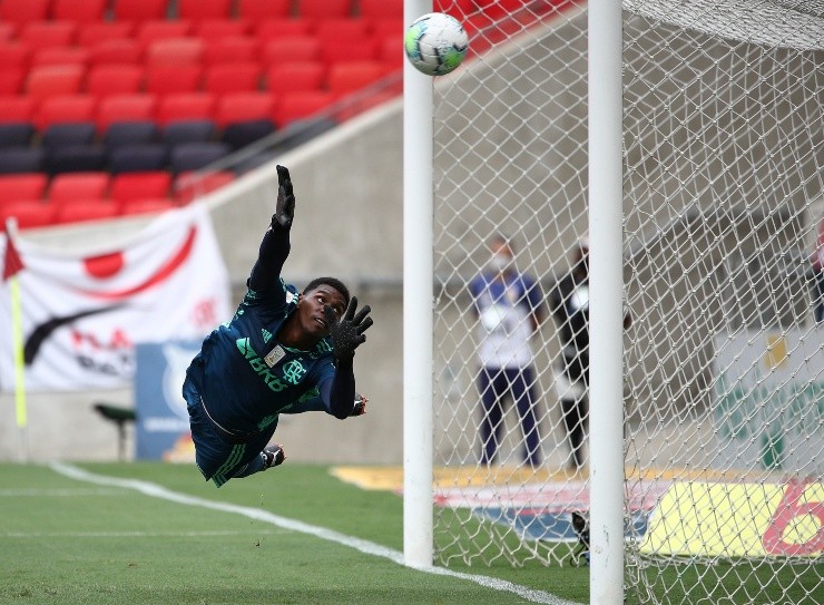 Hugo defendendo o gol flamenguista. (Foto: Getty Images)