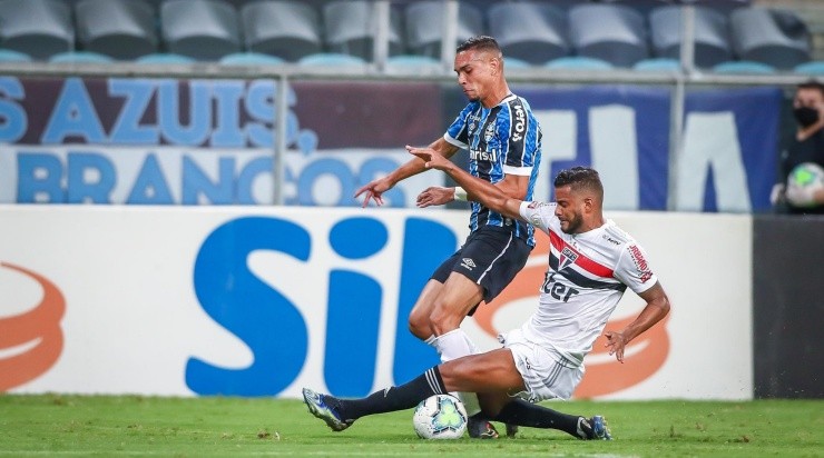 Luiz Fernando: se machucou em lance com Reinaldo, do São Paulo, e está fora da temporada 2020 (Foto: Lucas Uebel/Flickr Oficial do Grêmio/Divulgação) Luiz Fernando: se machucou em lance com Reinaldo, do São Paulo, e está fora da temporada 2020 (Foto: Lucas Uebel/Flickr Oficial do Grêmio/Divulgação)