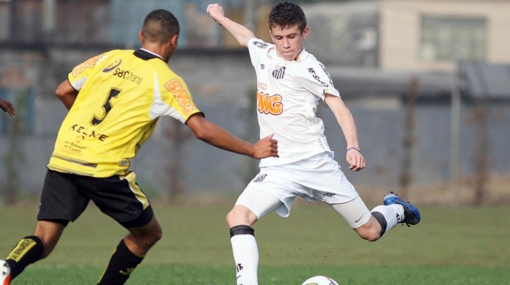 Caio Henrique: nunca atuou entre os profissionais do Peixe (Foto: Pedro Ernesto Guerra Azevedo/Flickr do Santos FC/Divulgação)