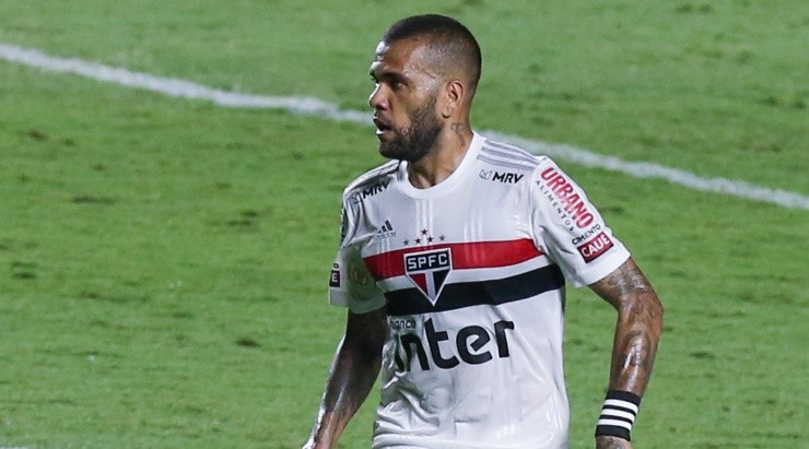 Daniel Alves vem sendo perseguido por grande parte da torcida do São Paulo (Foto: Alexandre Schneider/Getty Images Brasil)