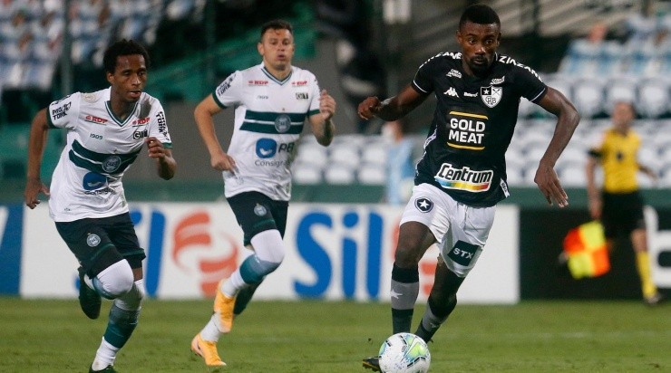 Kalou em campo: em 27 jogos, marfinense marcou um gol (Foto: Vitor Silva/Flickr Oficial do Botafogo/Divulgação)