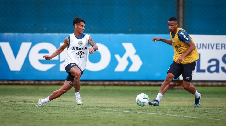 Ferreira e Vanderson: devem ser titulares no meio de semana (Foto: Lucas Uebel/Flickr do Grêmio/Divulgação) Ferreira e Vanderson: devem ser titulares no meio de semana (Foto: Lucas Uebel/Flickr do Grêmio/Divulgação)