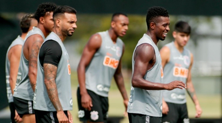 Elenco treina de olho no Inter - Foto: Rodrigo Coca/Agência Corinthians.