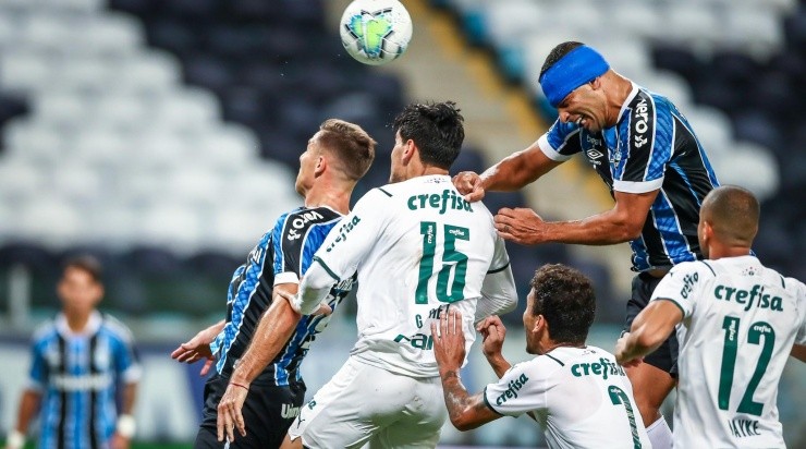 No abafa: nem mesmo com Churín e Diego Souza em campo o Grêmio conseguiu buscar o empate na decisão (Foto: Lucas Uebel/Flickr do Grêmio/Divulgação) No abafa: nem mesmo com Churín e Diego Souza em campo o Grêmio conseguiu buscar o empate na decisão (Foto: Lucas Uebel/Flickr do Grêmio/Divulgação)