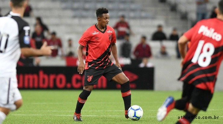 Wellington deve atuar novamente no Rio de Janeiro - Foto: Divulgação/Site Oficial do Athletico.