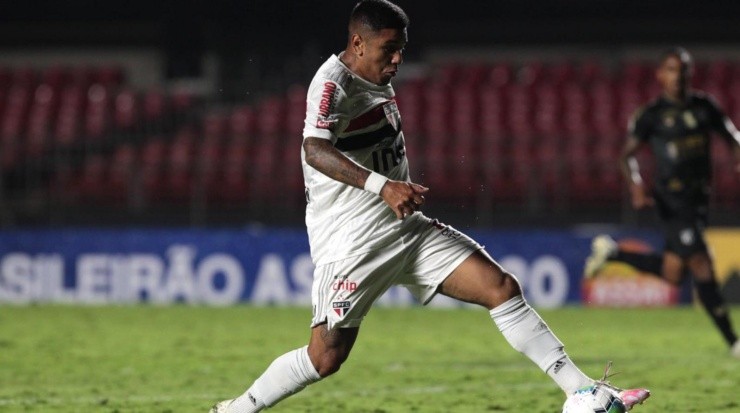 Galeano: bem avaliado internamente (Foto: Rubens Chiri / saopaulofc.net / Divulgação)