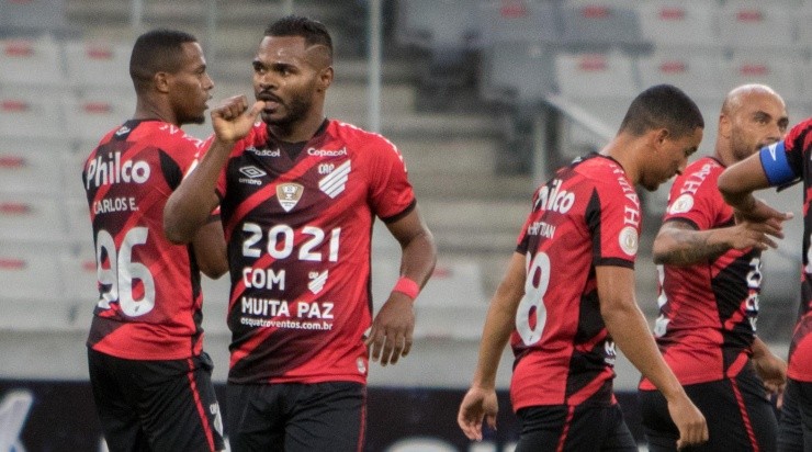 Nikão: futuro indefinido (Foto: Robson Mafra/AGIF)