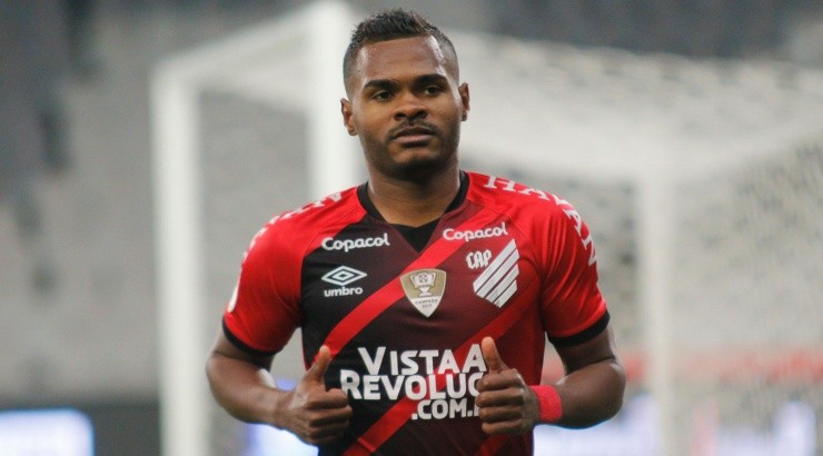 Nikão desperta interesse do Timão - Foto: Gabriel Machado/AGIF.