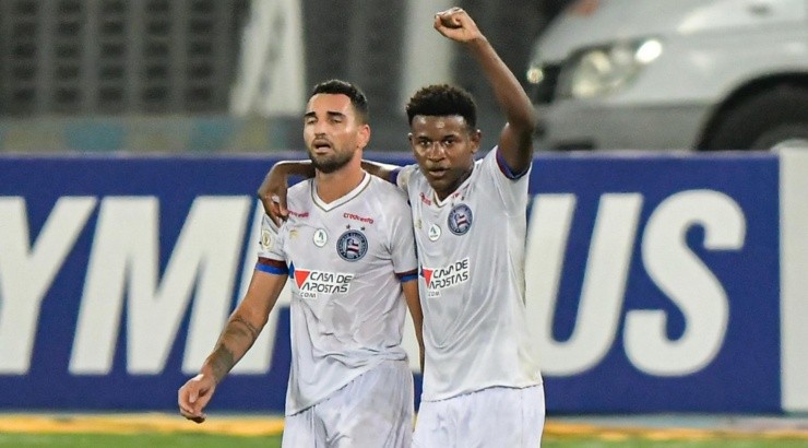 Ramires ao lado de Gilberto, ex-São Paulo - Foto: Thiago Ribeiro/AGIF.