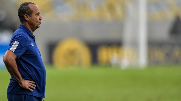 Ailton: satisfeito com o retorno do meia (Foto: Thiago Ribeiro/AGIF)