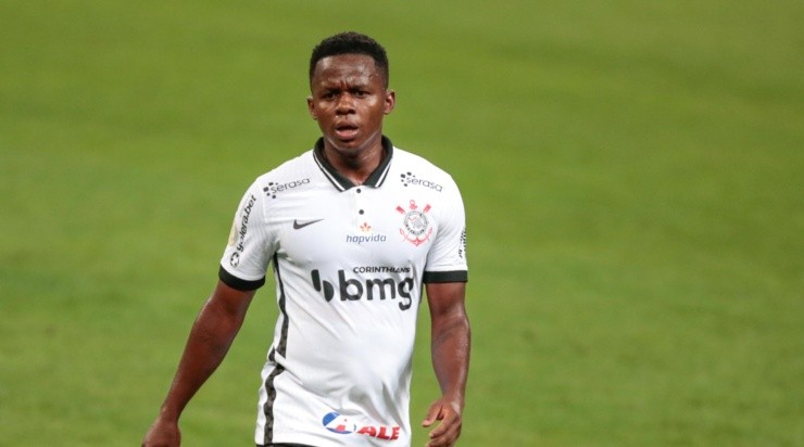 Cazares: renovação encaminhada (Foto: Marcello Zambrana/AGIF) Cazares: renovação encaminhada (Foto: Marcello Zambrana/AGIF)