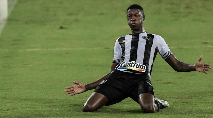 Babi vem sendo sondado por vários clubes - Foto: Thiago Ribeiro/AGIF.