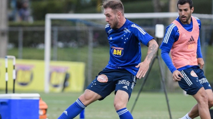 Bruno José: em alta com a torcida (Foto: Gustavo Aleixo/Cruzeiro/Divulgação)