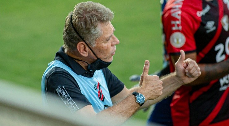 Trabalho de Antonio Oliveira vem agradando Autuori - Foto: Diogo Reis/AGIF.