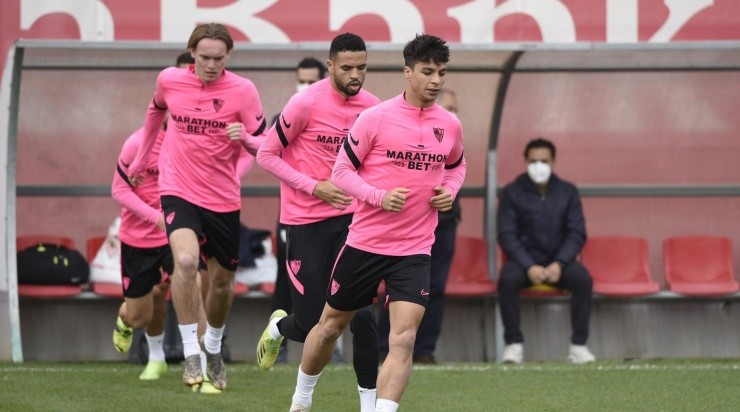 Jogadores do Sevilla durante treinamento (Foto: Reprodução/Facebook/Sevilla FC)