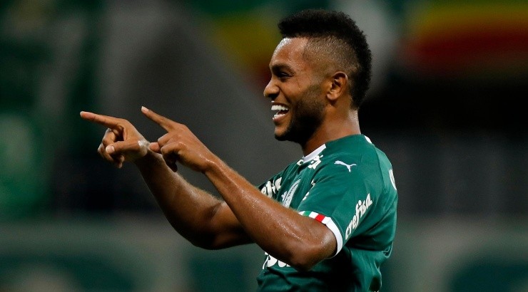 Atacante não teve boas aparições quando atuou no Brasil - Foto: Daniel Vorley/AGIF.