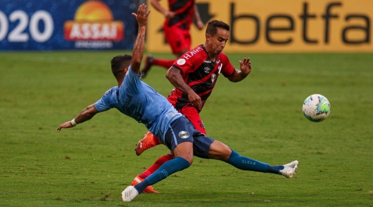 Jadson agradou Autuori quando esteve em campo - Foto: Fernando Alves/AGIF.