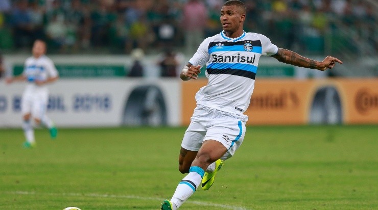 Walace: se destacou pelo Grêmio (Foto: Marcello Zambrana/AGIF)