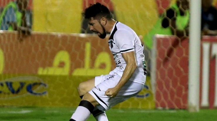 Ricardinho em ação pelo Ceará. Foto:Felipe Oliveira/AGIF