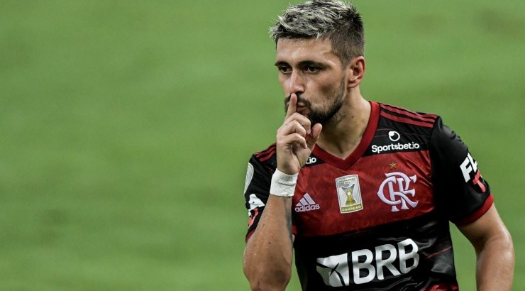 Meia não esteve presente nesta segunda-feira (15) - Foto: Thiago Ribeiro/AGIF.