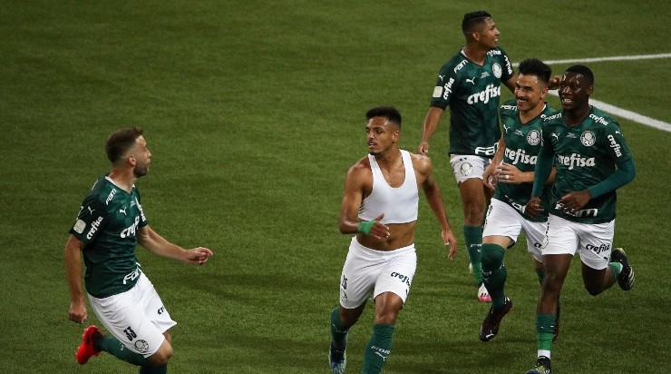 Jogadores do Palmeiras comemoram gol diante do Grêmio (Foto: Getty Images)