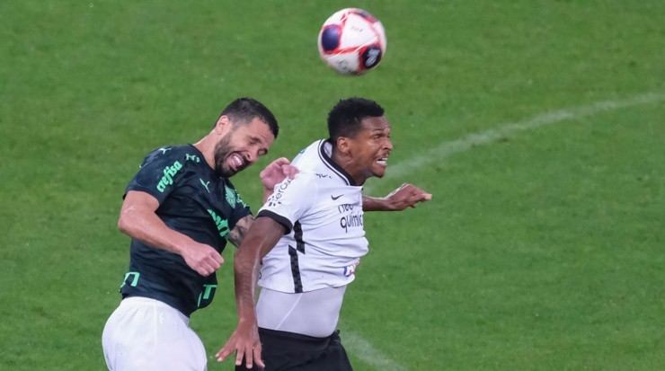 Rendimento de Jô vem sendo questionado pela Fiel - Foto: Marcello Zambrana/AGIF. Rendimento de Jô vem sendo questionado pela Fiel - Foto: Marcello Zambrana/AGIF.