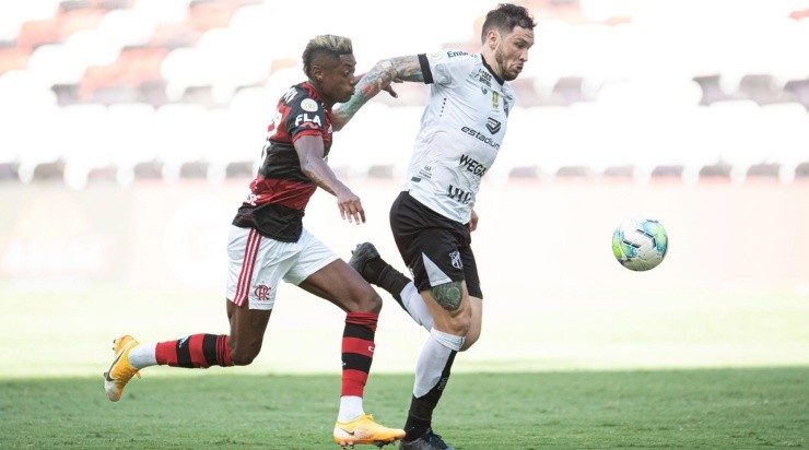 Tiago: de saída do Vozão (Foto: Jorge Rodrigues/AGIF) Tiago: de saída do Vozão (Foto: Jorge Rodrigues/AGIF)