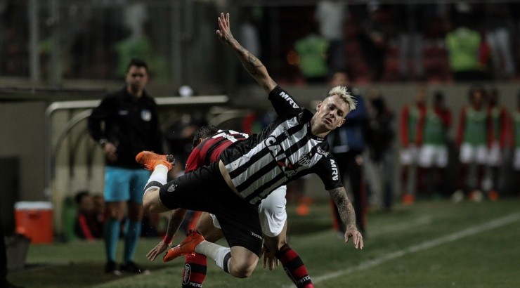 Jogador não deve retornar ao Brasil - Foto: Pedro Vale/AGIF.