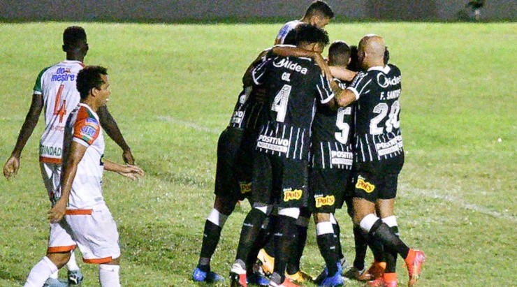Em Salgueiro: Timão aplicou 3x0 na equipe pernambucana (Foto: Heitor Ramos/AGIF)
