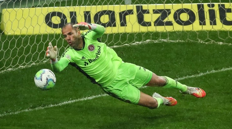 Lomba: envolvido em especulações para deixar o Inter (Foto: Pedro H. Tesch/AGIF)