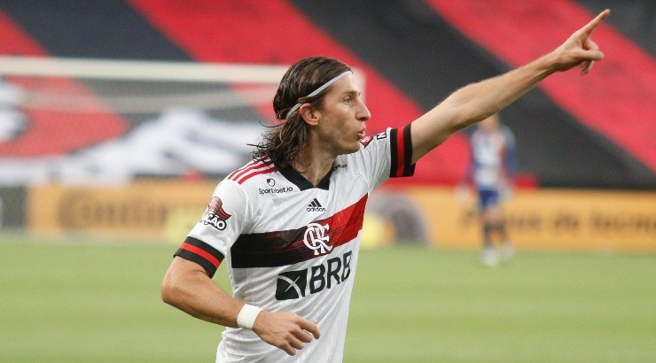 Lateral pediu que o árbitro não expulsasse o adversário - Foto: Gabriel Machado/AGIF.