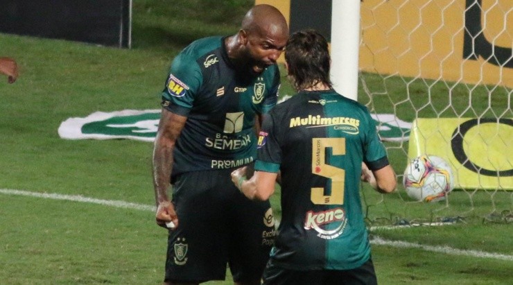 Messias: se destacou no América-MG (Foto: Fernando Moreno/AGIF)