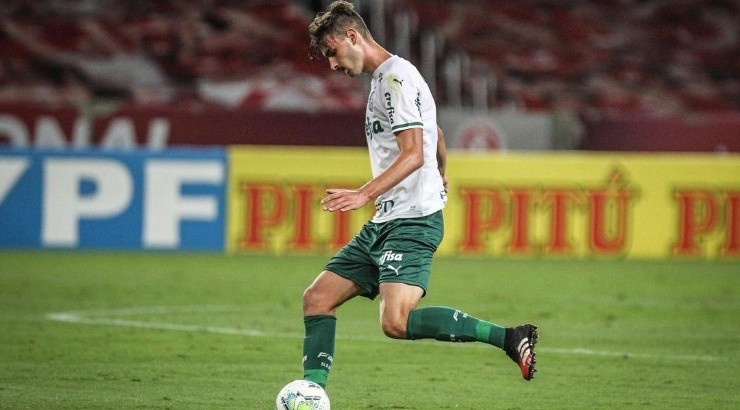 Volante deve ser emprestado pelo Verdão - Foto: Reprodução/Instagram Oficial Jonathan Flores.