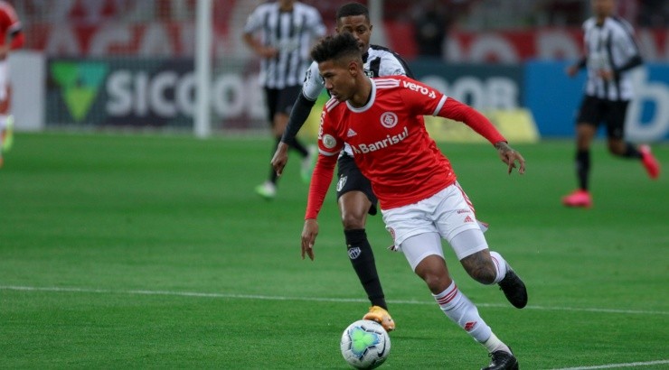 Saída de Zé Gabriel foi barrada - Foto: Fernando Alves/AGIF.