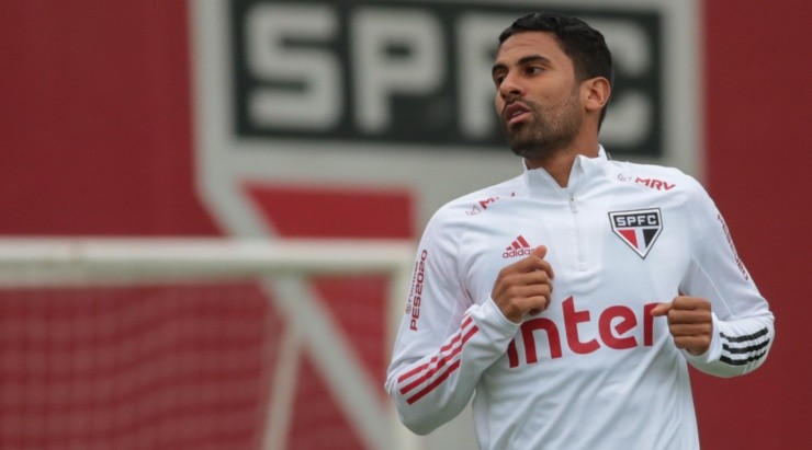 Tréllez: chegando ao Leão (Foto: Marcello Zambrana/AGIF)