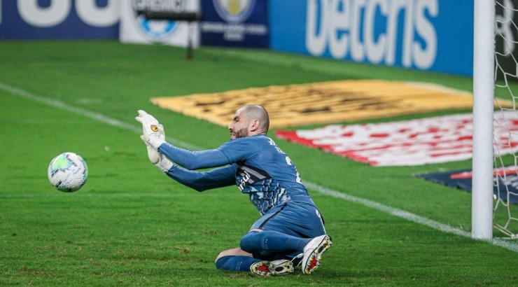 Goleiro falhou em alguns jogos -  Foto: Fernando Alves/AGIF.