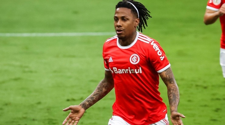 Abel Hernández: pode deixar o Colorado (Foto: Pedro H. Tesch/AGIF)