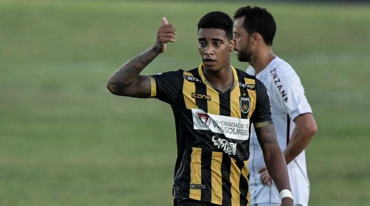 Alef Manga: marcou dois gols no Fluminense (Foto: Thiago Ribeiro/AGIF)