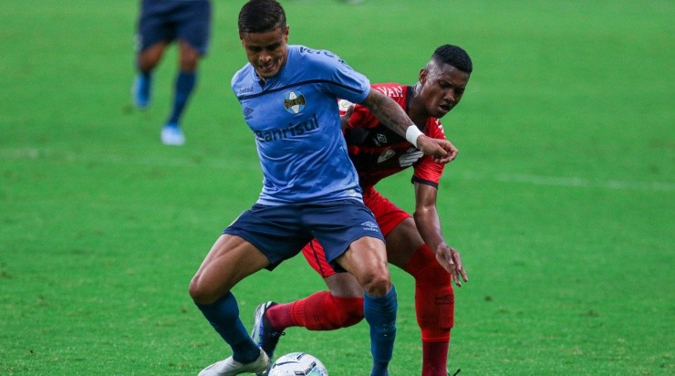 Everton Cardoso: quer conhecer futuro no Grêmio (Foto: Fernando Alves/AGIF)