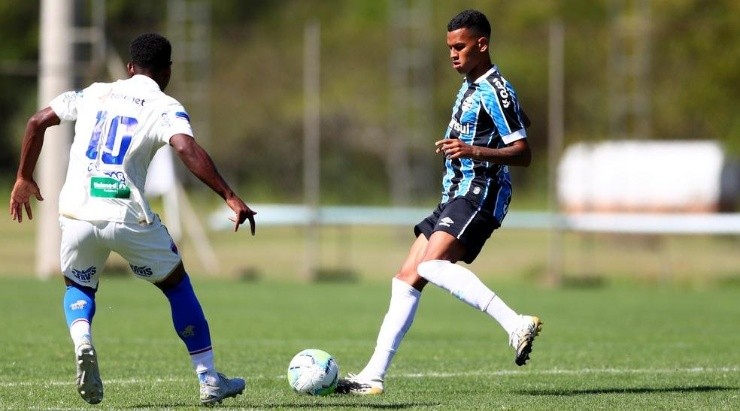 Fernando Henrique: contrato renovado em 2020 (Foto: Rodrigo Fatturi/Grêmio/Divulgação)