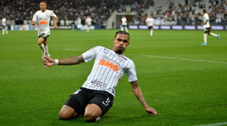 Volante foi vendido após boa passagem pelo Timão - Foto: Bruno Ulivieri/AGIF.