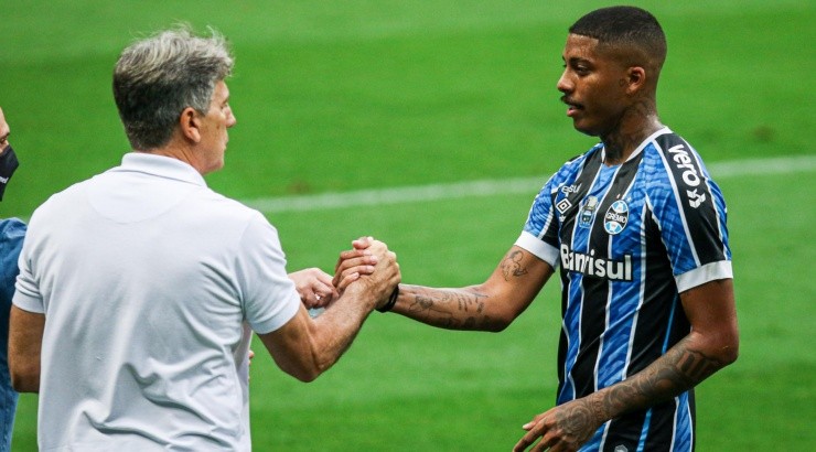 Meia não conseguiu se firmar nas oportunidades recebidas com Renato - Foto: Fernando Alves/AGIF.