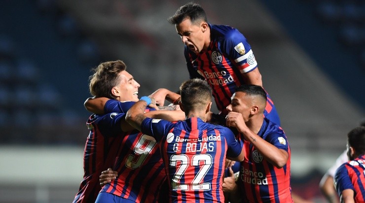 Time do San Lorenzo comemora gol (Foto: Getty Images)