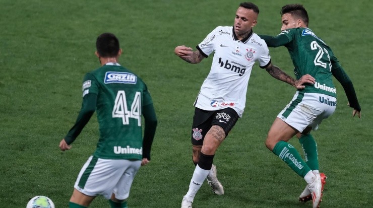 Meia não vem conseguindo engrenar em seu clube de coração - Foto: Marcello Zambrana/AGIF.