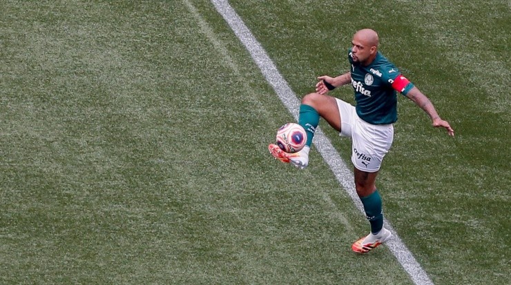 Volante ainda não renovou com o Verdão - Foto: Marcello Zambrana/AGIF.