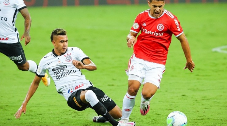 Cantillo vem sendo reserva, mas deve permanecer no Timão - Foto: Pedro H. Tesch/AGIF.